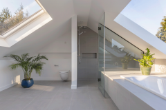 frameless-roof-window-compared-to-regular-roof-window